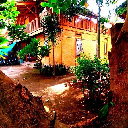 Hotel Lima Bintang Gili Trawangan Exterior foto