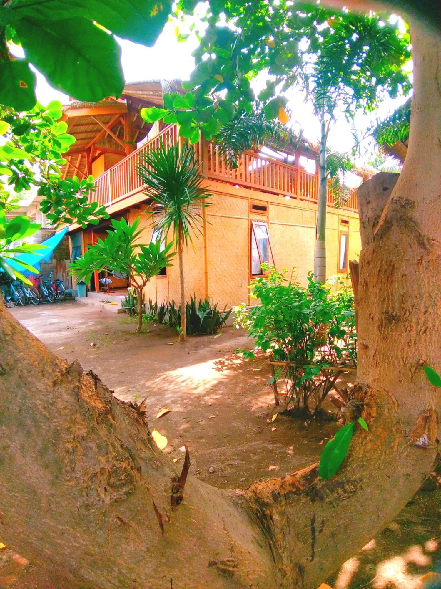 Hotel Lima Bintang Gili Trawangan Exterior foto