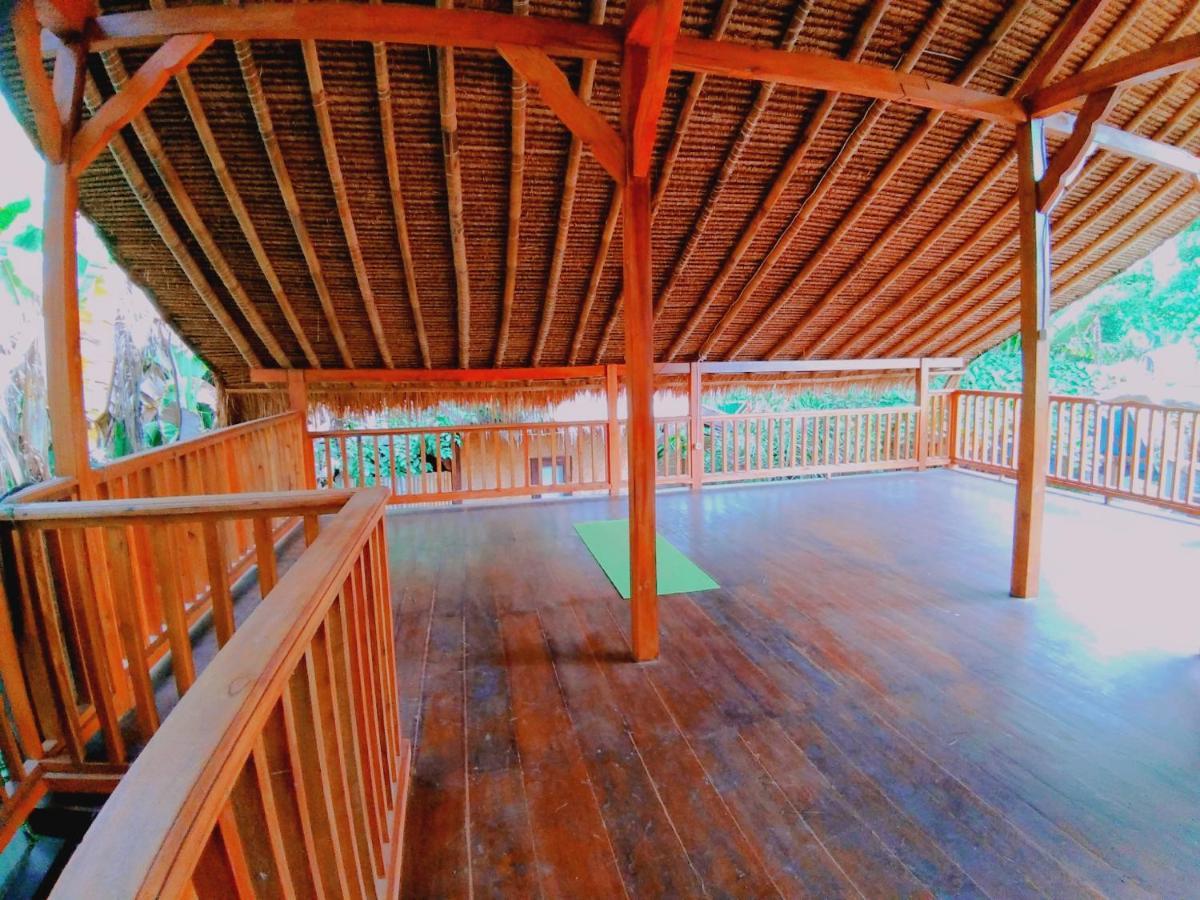 Hotel Lima Bintang Gili Trawangan Exterior foto