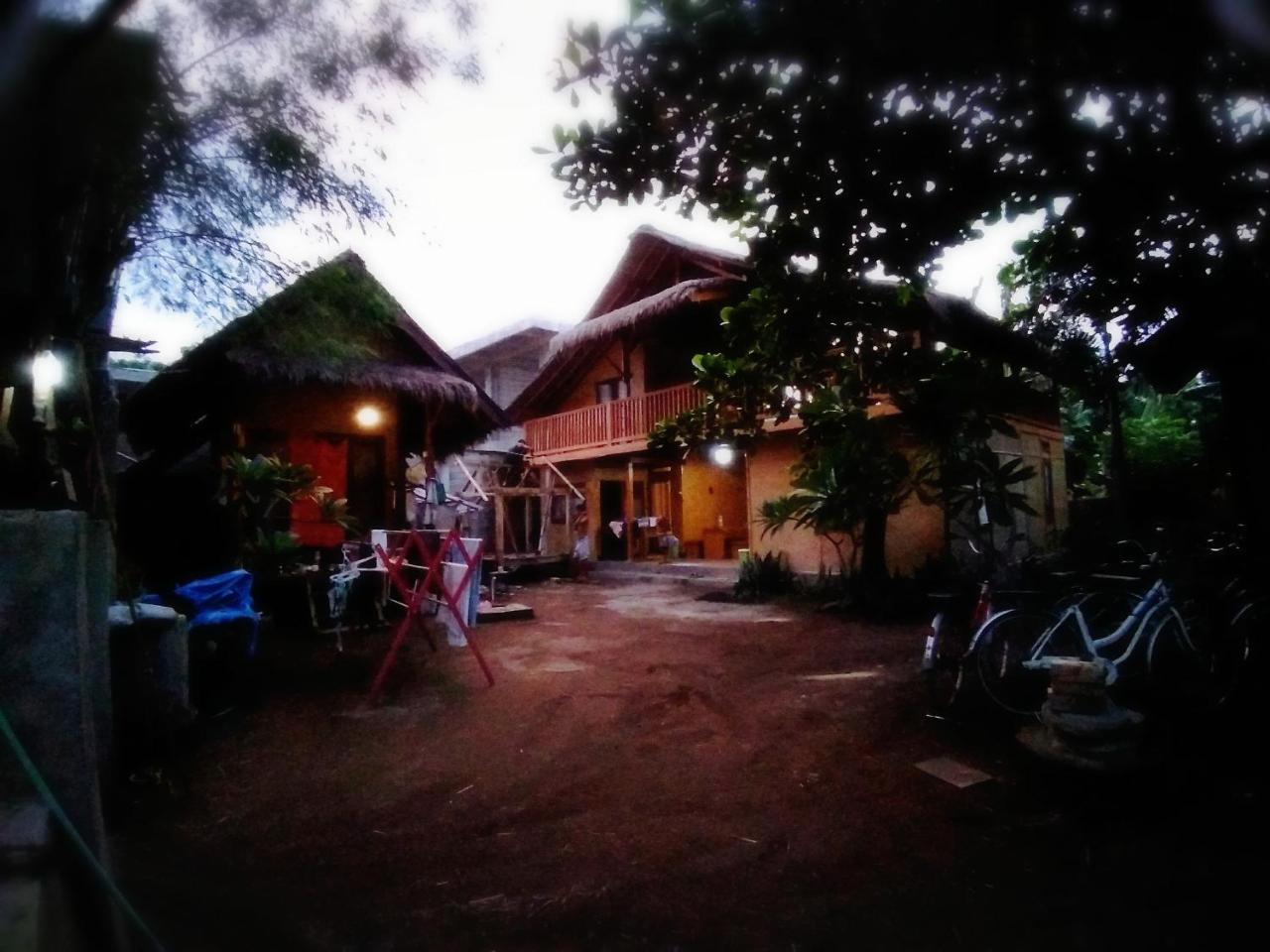 Hotel Lima Bintang Gili Trawangan Exterior foto